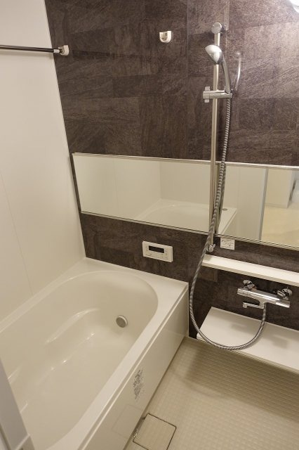 プリマヴェーラ甲子園一番町の浴室