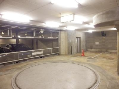 ジョイテル西院の駐車場