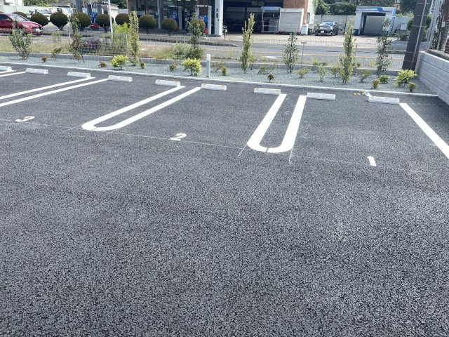 フルールの駐車場