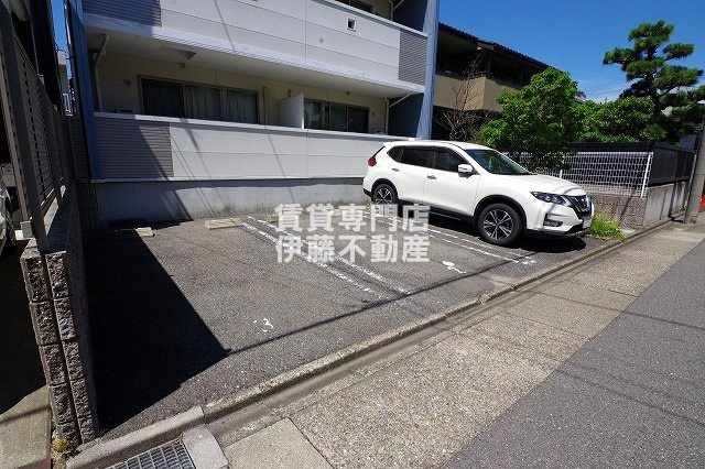 LAPUTAの駐車場