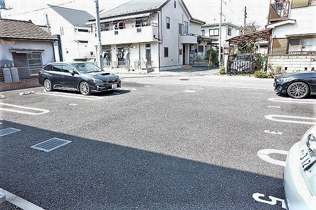 リヴィエーイルの駐車場