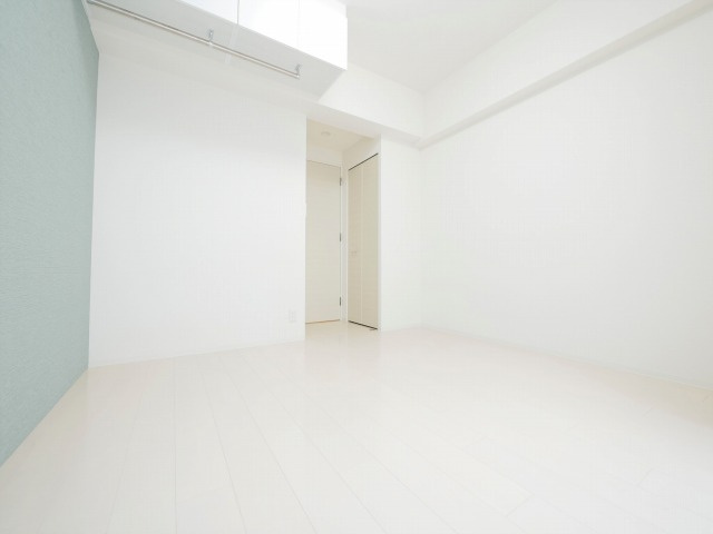APRILE南森町の居間・リビング