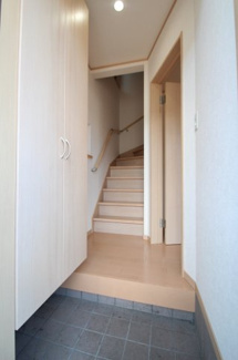 【玄関】 | YMN上野町貸住宅 | 落ち着いた玄関です