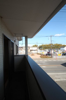 【バルコニー】 | YMN上野町貸住宅 | お洗濯にも便利なバルコニー付き