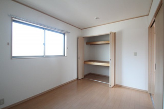 【子供部屋】 | YMN上野町貸住宅 | ２Ｆ南西の洋室です