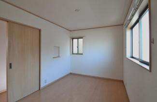 【子供部屋】 | YMN上野町貸住宅 | ２Ｆ南西の洋室です