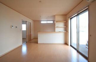 【居間・リビング】 | YMN上野町貸住宅 | 南面・日当り良好