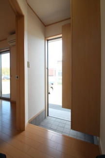 【玄関】 | YMN上野町貸住宅 | きれいな玄関です