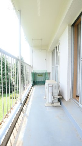 久米川駅東住宅20号棟のバルコニー