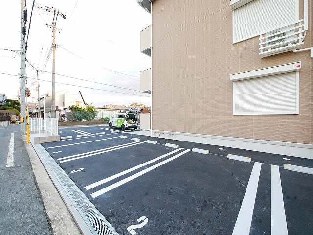 ビギーウエストの駐車場|車をお持ちの方に嬉しい駐車場付きの物件です
