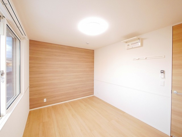 ビギーウエストの寝室|開放的な寝室です