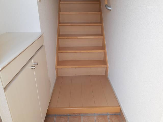 フラット岡芹の玄関|玄関