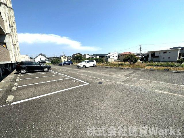 フェリーチェ・レジデンツァの駐車場|駐車場に車を止められます