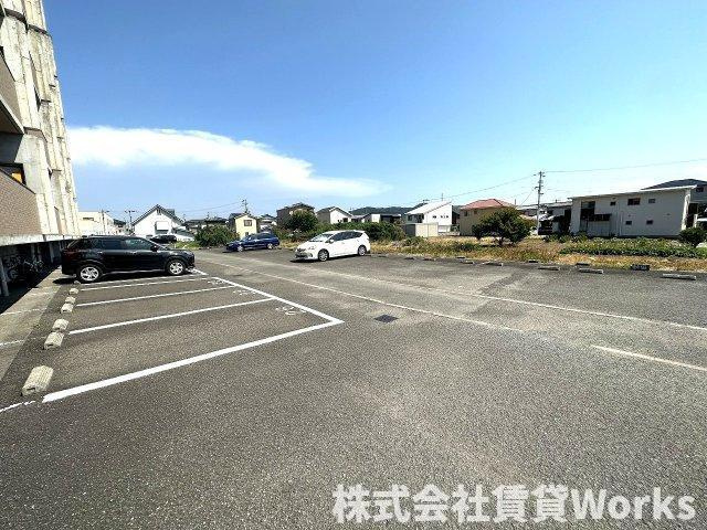 フェリーチェ・レジデンツァの駐車場|駐車場に車を止められます