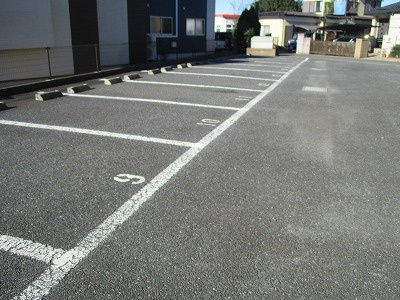 【駐車場】 | レオパレスエスポアール | 画像9