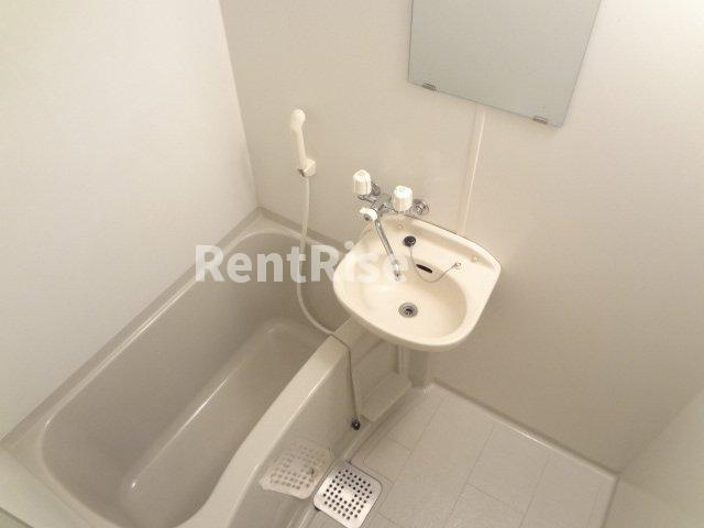 レオパレス貴船の浴室|雨の日に便利な浴室乾燥機付き！