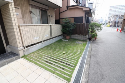 【駐車場】 | フルリール | 駐車場に車を止められます