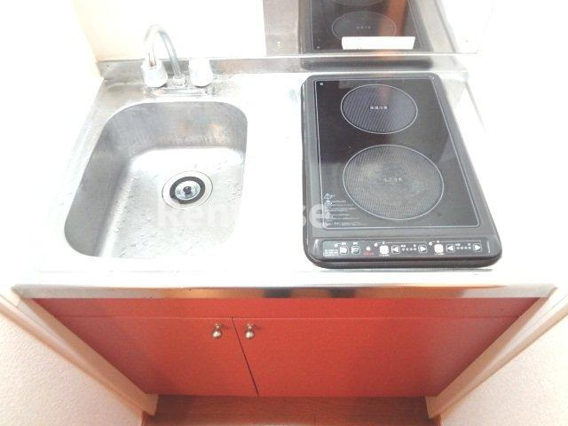 レオパレスファンタジーのキッチン|電気コンロで使いやすい