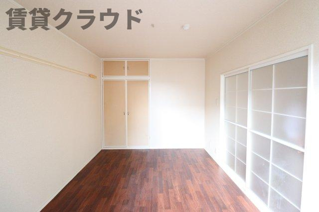 ファミール川戸の洋室