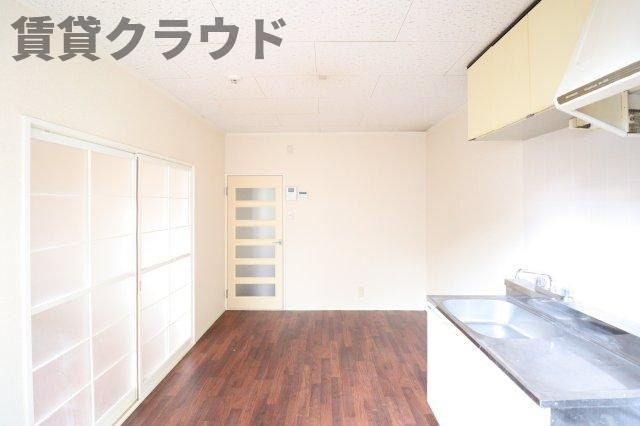 ファミール川戸の洋室