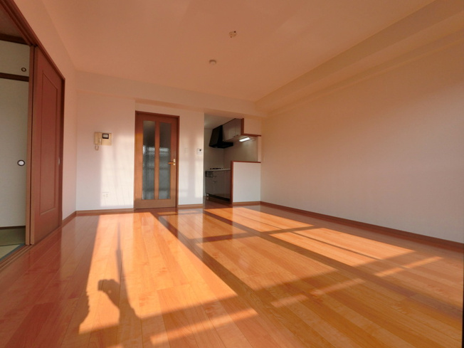 【居間・リビング】 | ブルーラグーン吉塚南 | 使いやすいリビングです