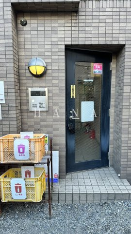 メゾンジュネスのエントランス