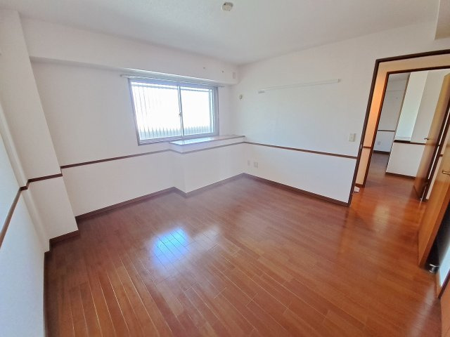 アイエフノヴァ上甲子園の洋室