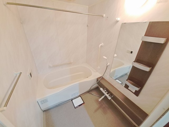 アイエフノヴァ上甲子園の浴室