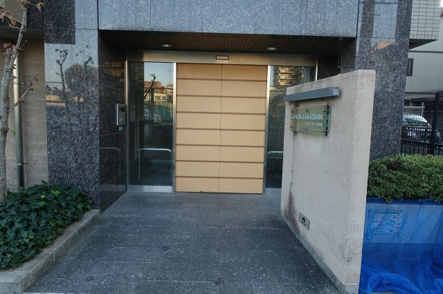 アイエフノヴァ上甲子園のエントランス