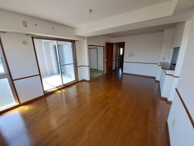 アイエフノヴァ上甲子園の居間・リビング