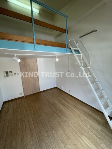 リーブル東天満の内装|明るい色調の室内です