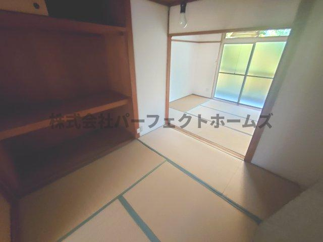 掃部マンションの和室|畳の上でゆっくりとくつろげる和室です