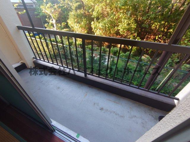 掃部マンションのバルコニー|お洗濯にも便利なバルコニー付き