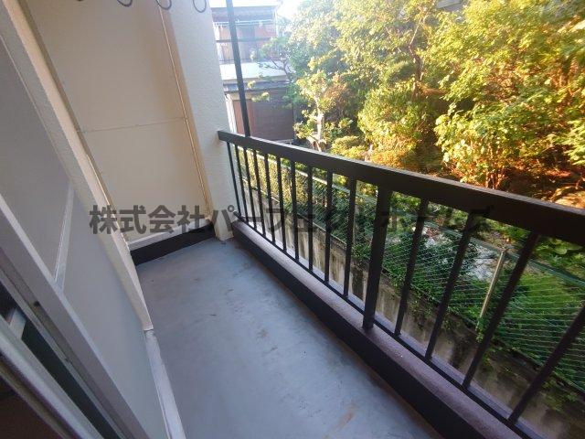 掃部マンションのバルコニー|開放的で明るい空間を演出してくれるバルコニーです