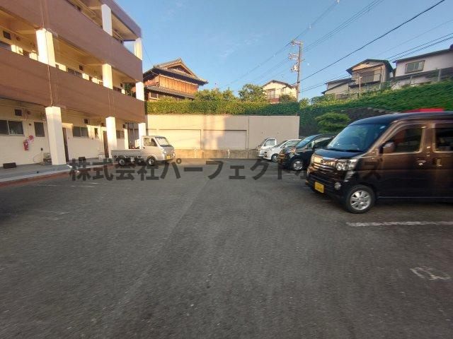 掃部マンションの駐車場