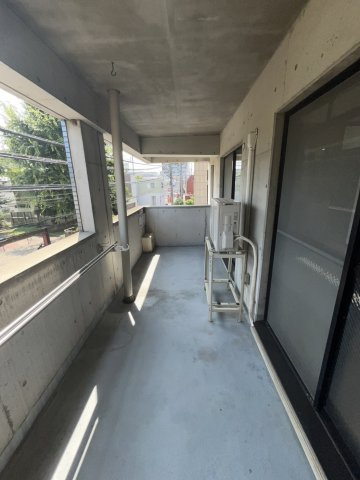 調布市布田２丁目の賃貸マンションのバルコニー