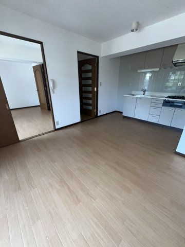 調布市布田２丁目の賃貸マンションの居間・リビング