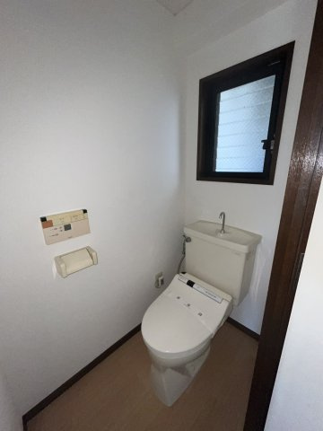 調布市布田２丁目の賃貸マンションのトイレ