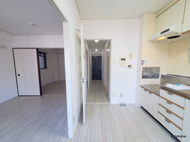 ロイヤルマンション十三　仲介手数料無料の洋室
