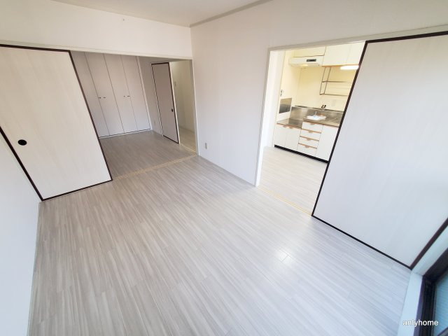 ロイヤルマンション十三　仲介手数料無料の寝室