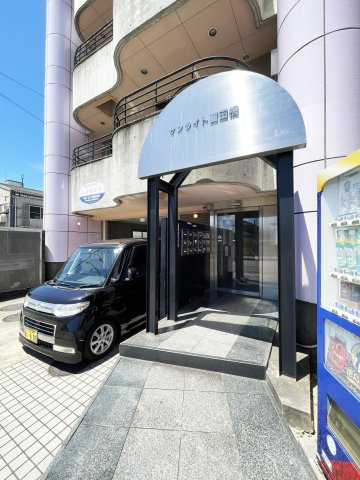 サンライト富田橋のエントランス