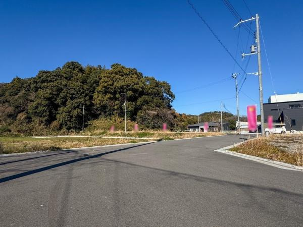 海南市大野中分譲地（7号地の内容）の前面道路含む現地写真