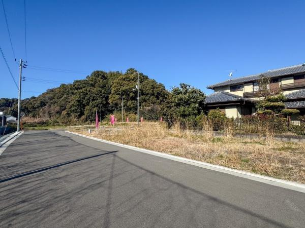海南市大野中分譲地（7号地の内容）の前面道路含む現地写真