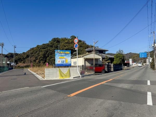 海南市大野中分譲地（7号地の内容）の前面道路含む現地写真