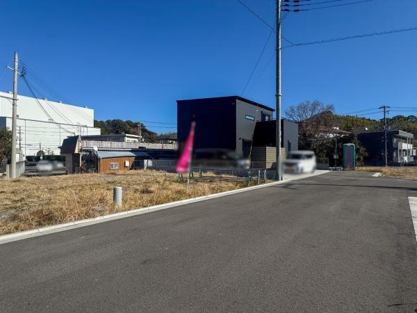 海南市大野中分譲地（7号地の内容）の前面道路含む現地写真