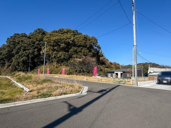 海南市大野中分譲地（7号地の内容）の前面道路含む現地写真
