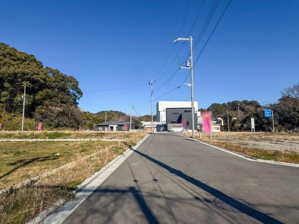 海南市大野中分譲地（7号地の内容）の前面道路含む現地写真