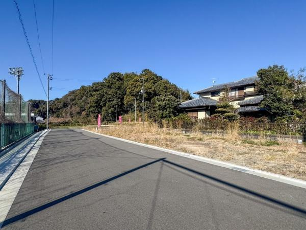 海南市大野中分譲地（7号地の内容）の前面道路含む現地写真