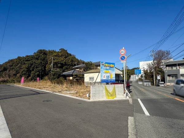海南市大野中分譲地（7号地の内容）の前面道路含む現地写真