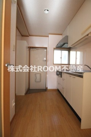 第2年見マンションのキッチン|コンパクトなキッチンで掃除もラクラク